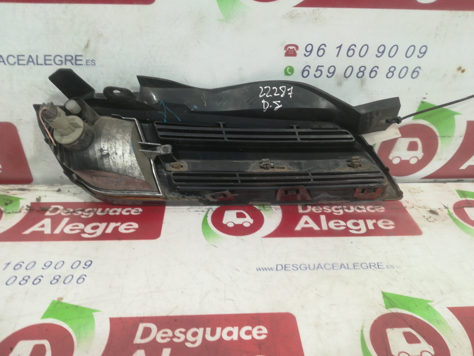 NISSAN Micra K12 (2002-2010) Priekšējā bampera kreisā reste 89027935 24859537