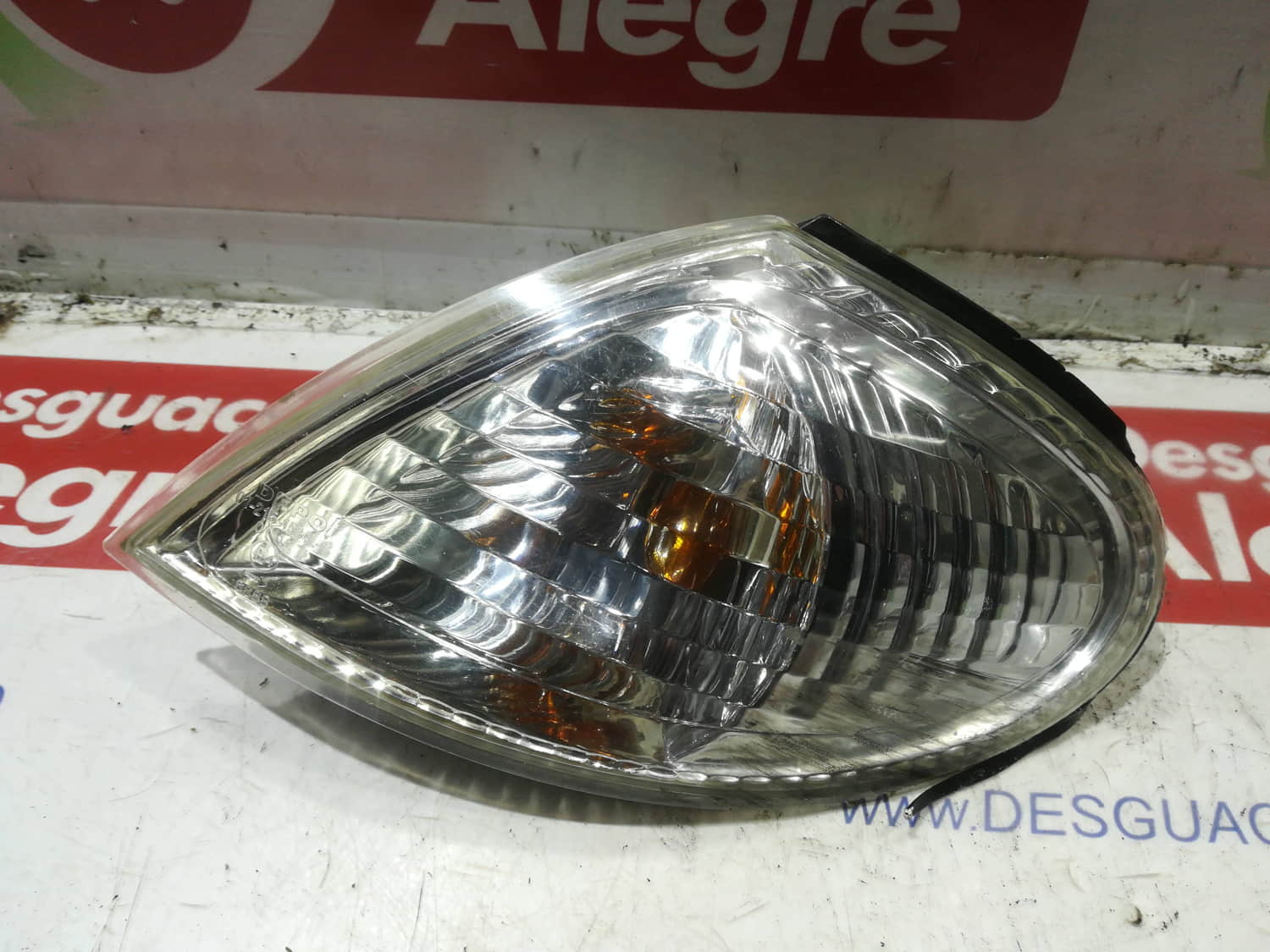 NISSAN Almera N16 (2000-2006) Indicator semnalizare stânga față 24798036