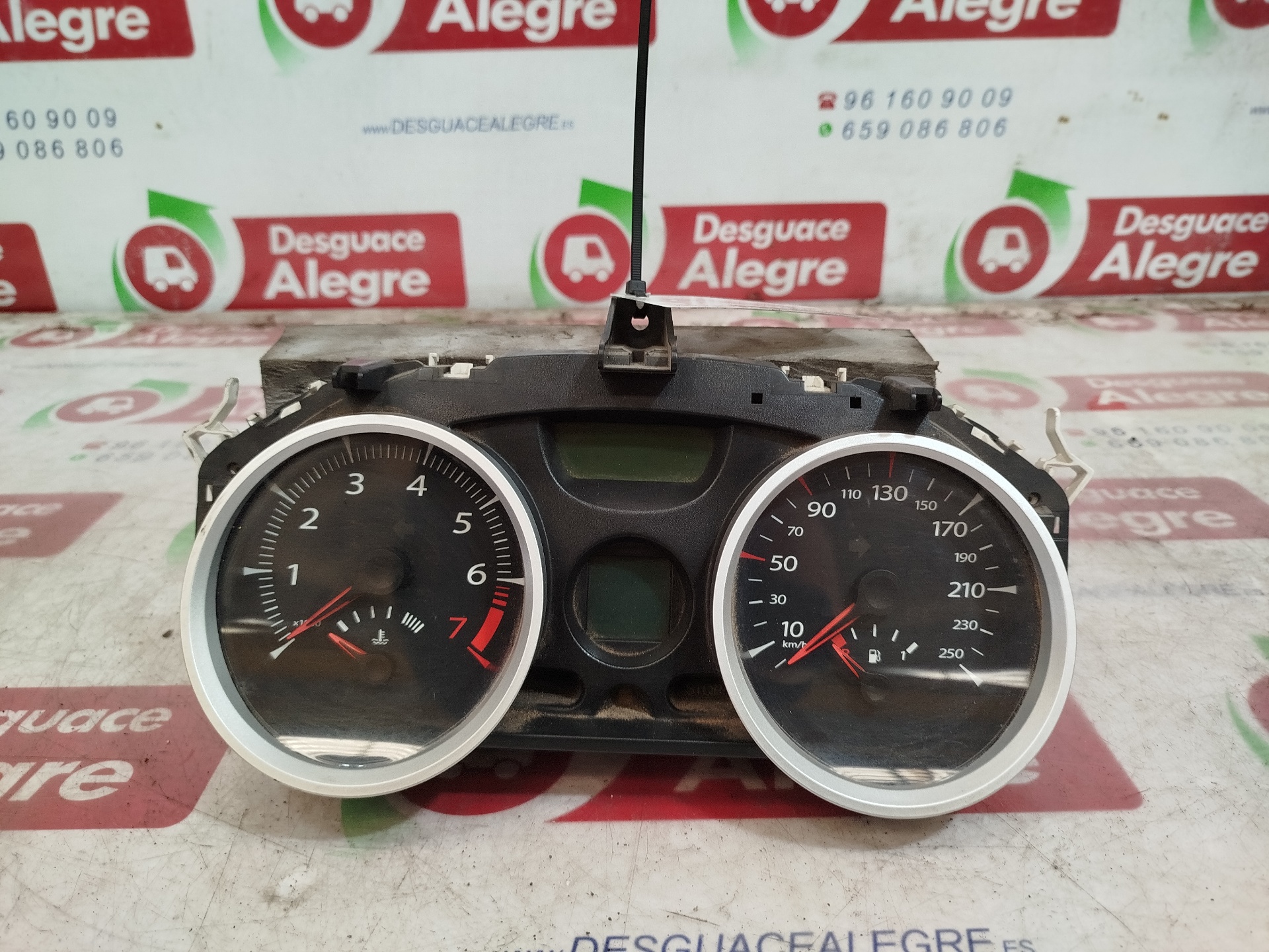 RENAULT Megane 2 generation (2002-2012) Speedometer 8200408790 24773671