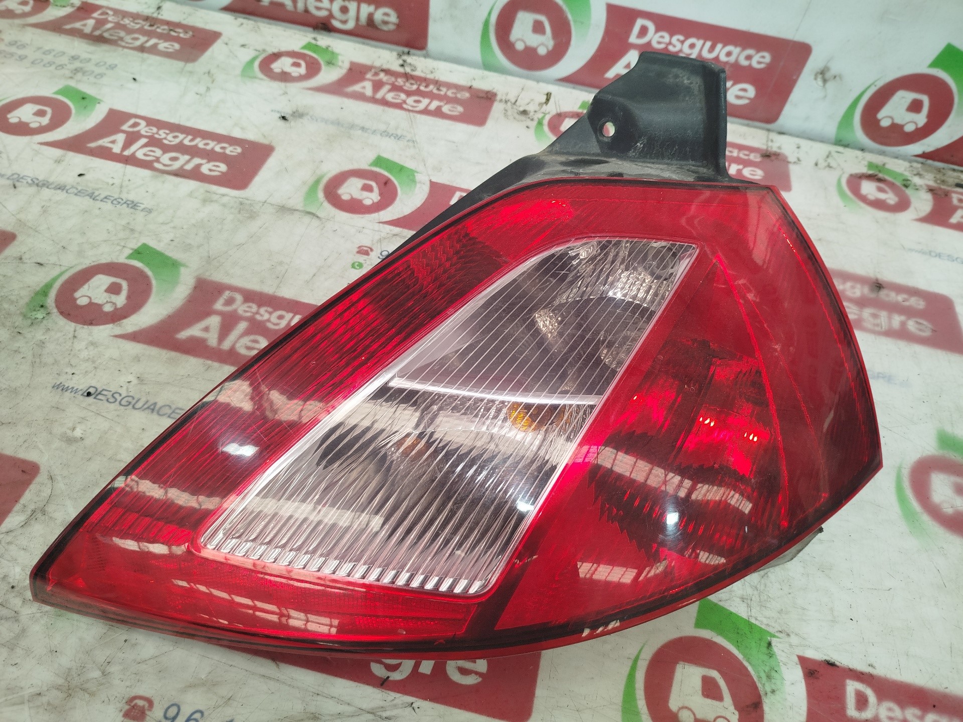 RENAULT Megane 2 generation (2002-2012) Rear Right Taillight Lamp 89398081 24860287