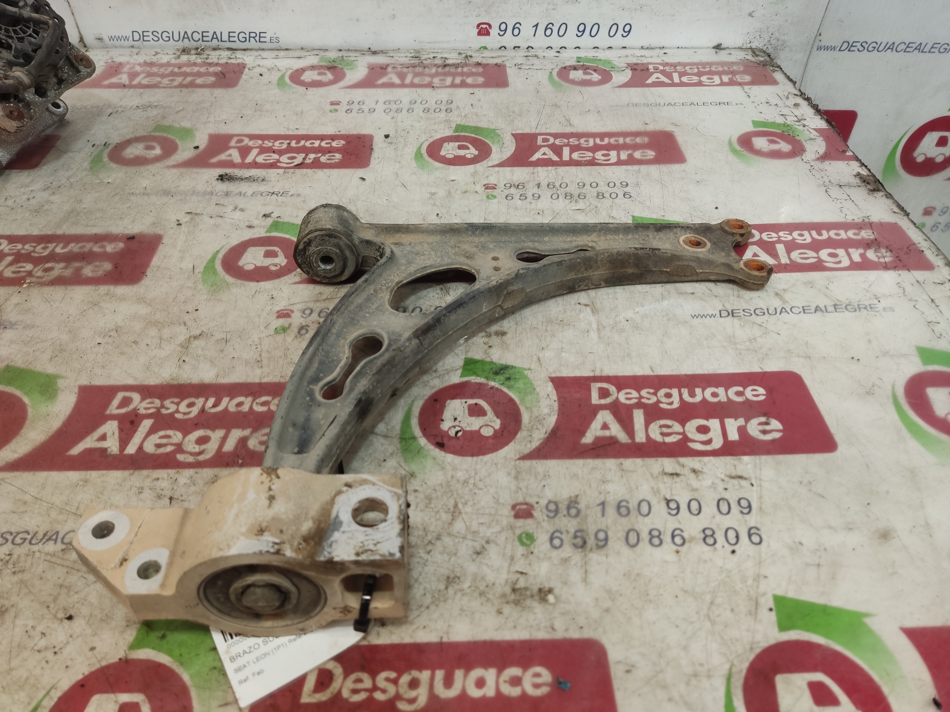 SEAT Leon 2 generation (2005-2012) Front Right Arm 24814050