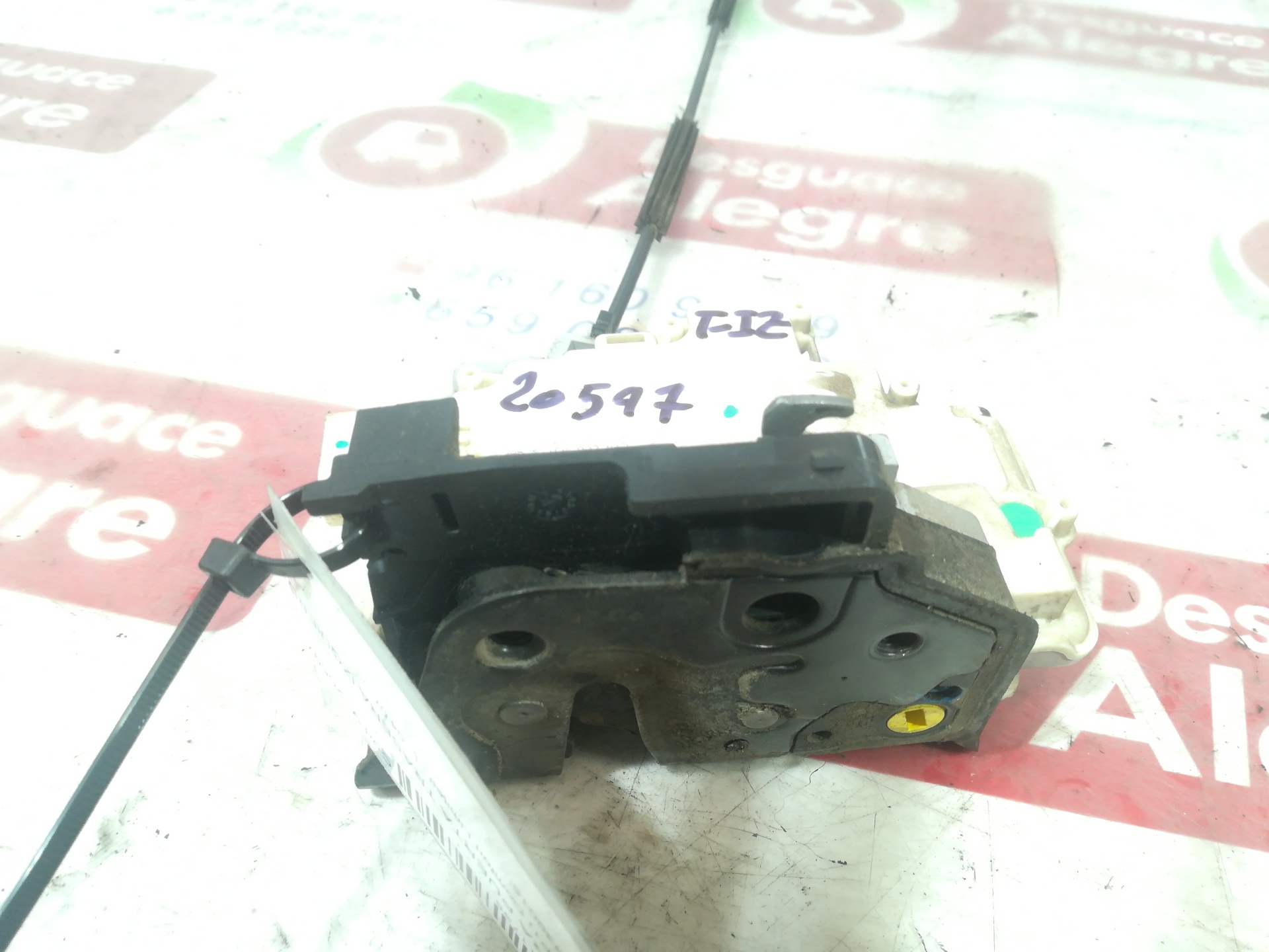 SEAT Leon 2 generation (2005-2012) Aizmugurējo kreiso durvju slēdzene 1P0839015 21955635