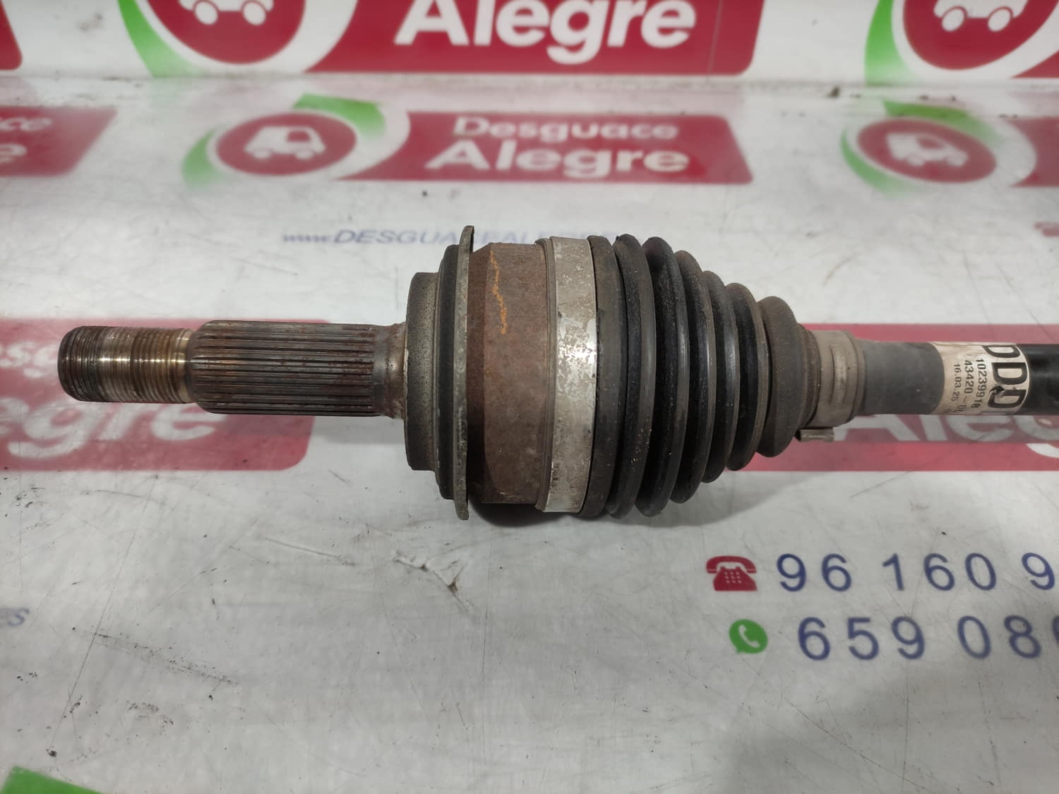 TOYOTA Yaris 3 generation (2010-2019) Front Left Driveshaft 10239918 24802436