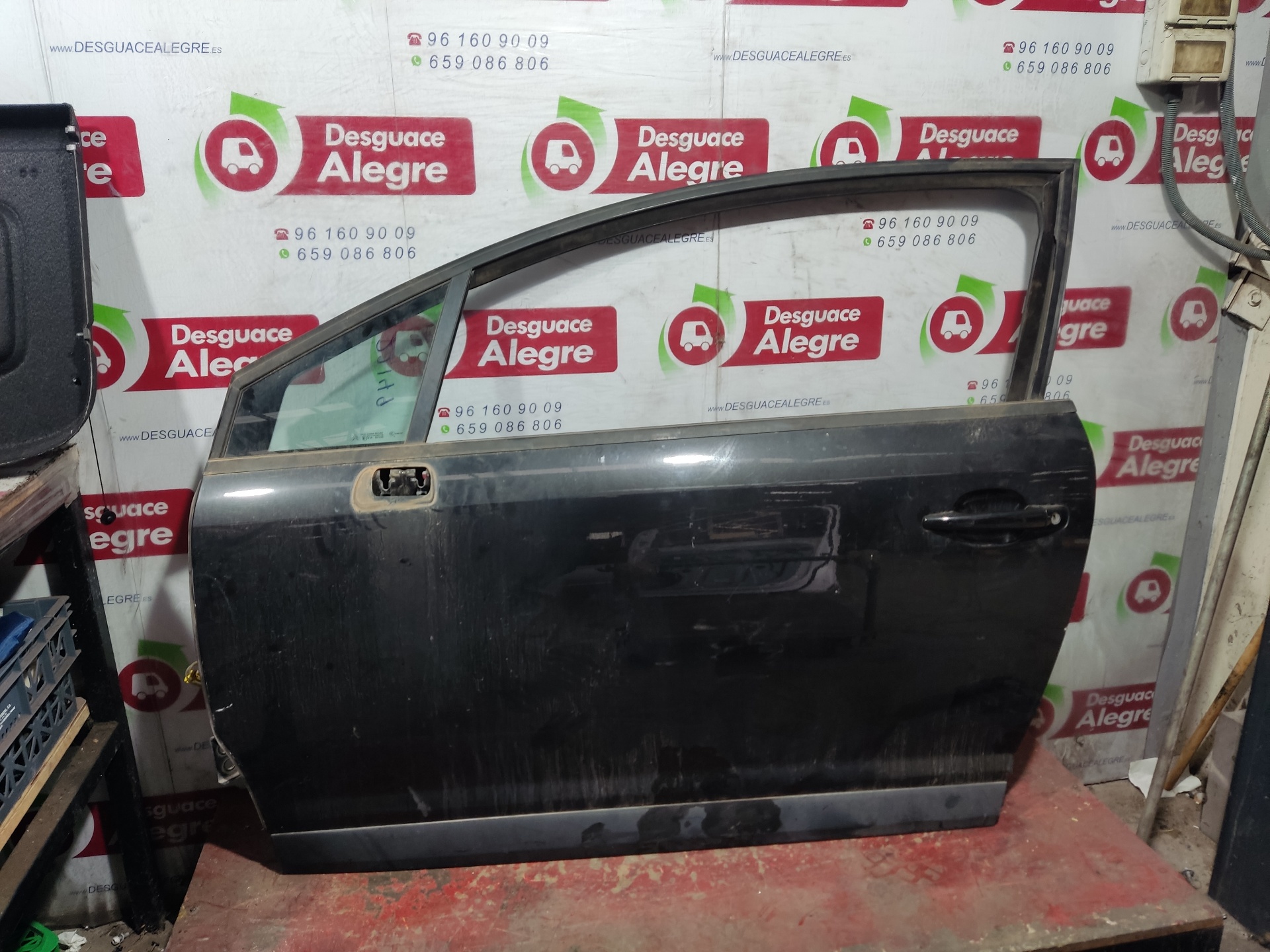 CITROËN C4 1 generation (2004-2011) Front Left Door 24858773