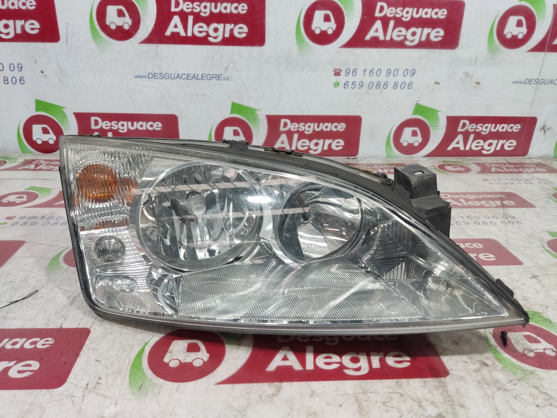 FORD Mondeo 3 generation (2000-2007) Front Right Headlight 1S7113005AK 24859379