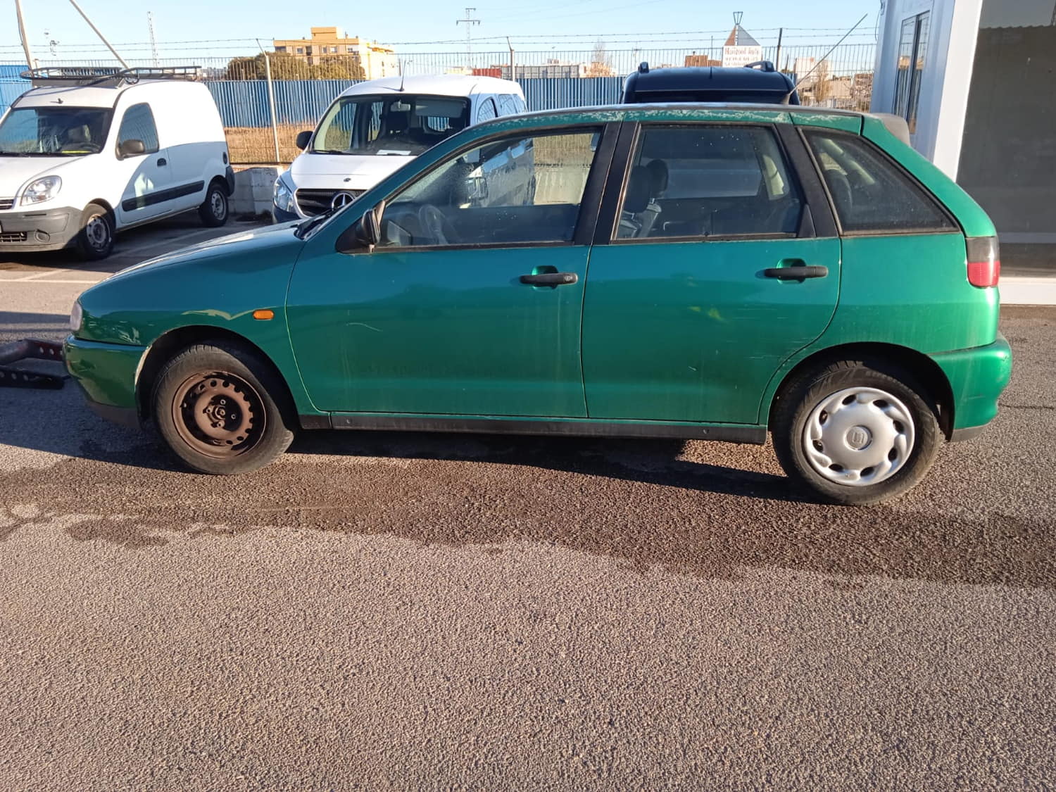 SEAT Ibiza 2 generation (1993-2002) Front Right Fender 24801141