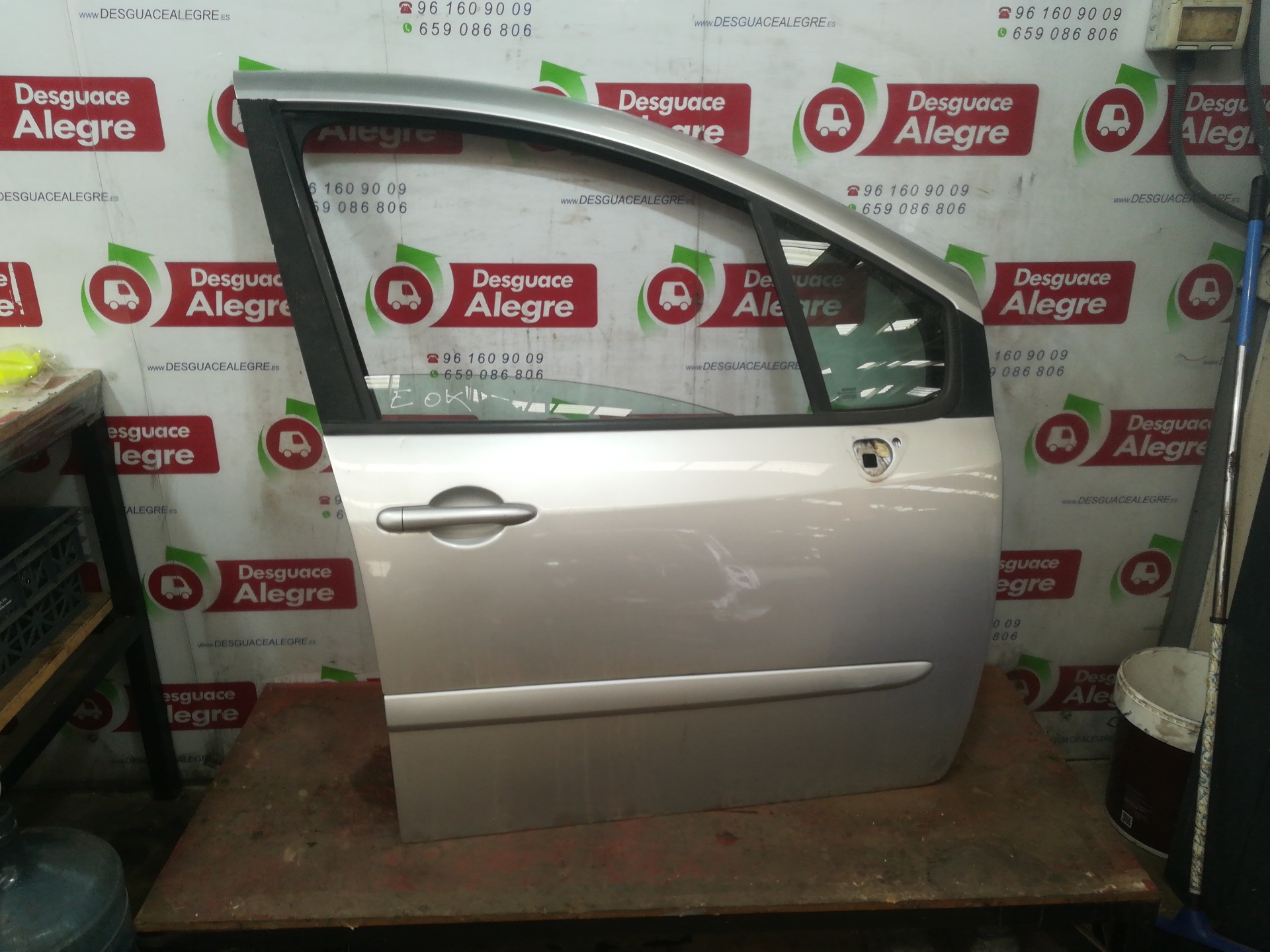 RENAULT Modus 1 generation (2004-2012) Front Right Door 24809006