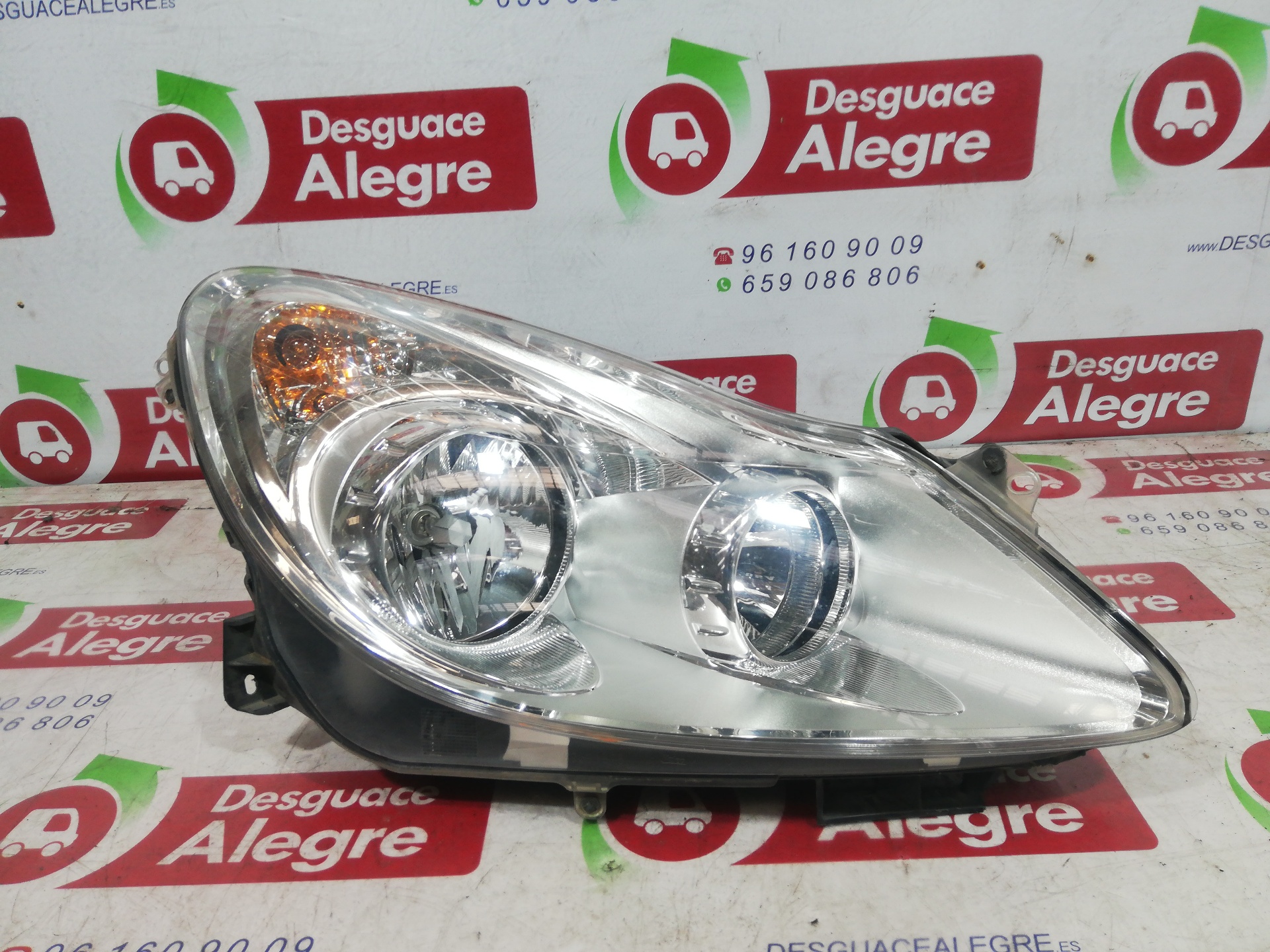 OPEL Corsa D (2006-2020) Front Right Headlight 13186382 24813112