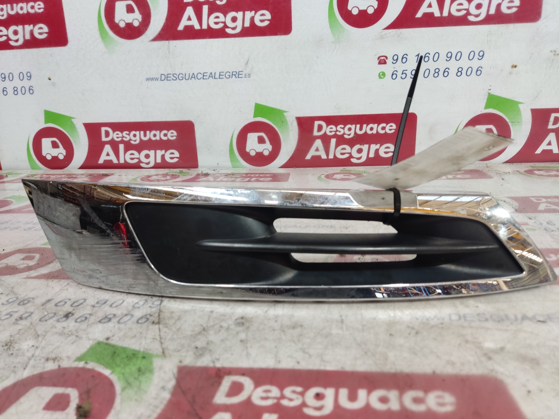 PEUGEOT 5008 1 generation (2009-2016) Front Right Grill C04626091ISMO25 24859153