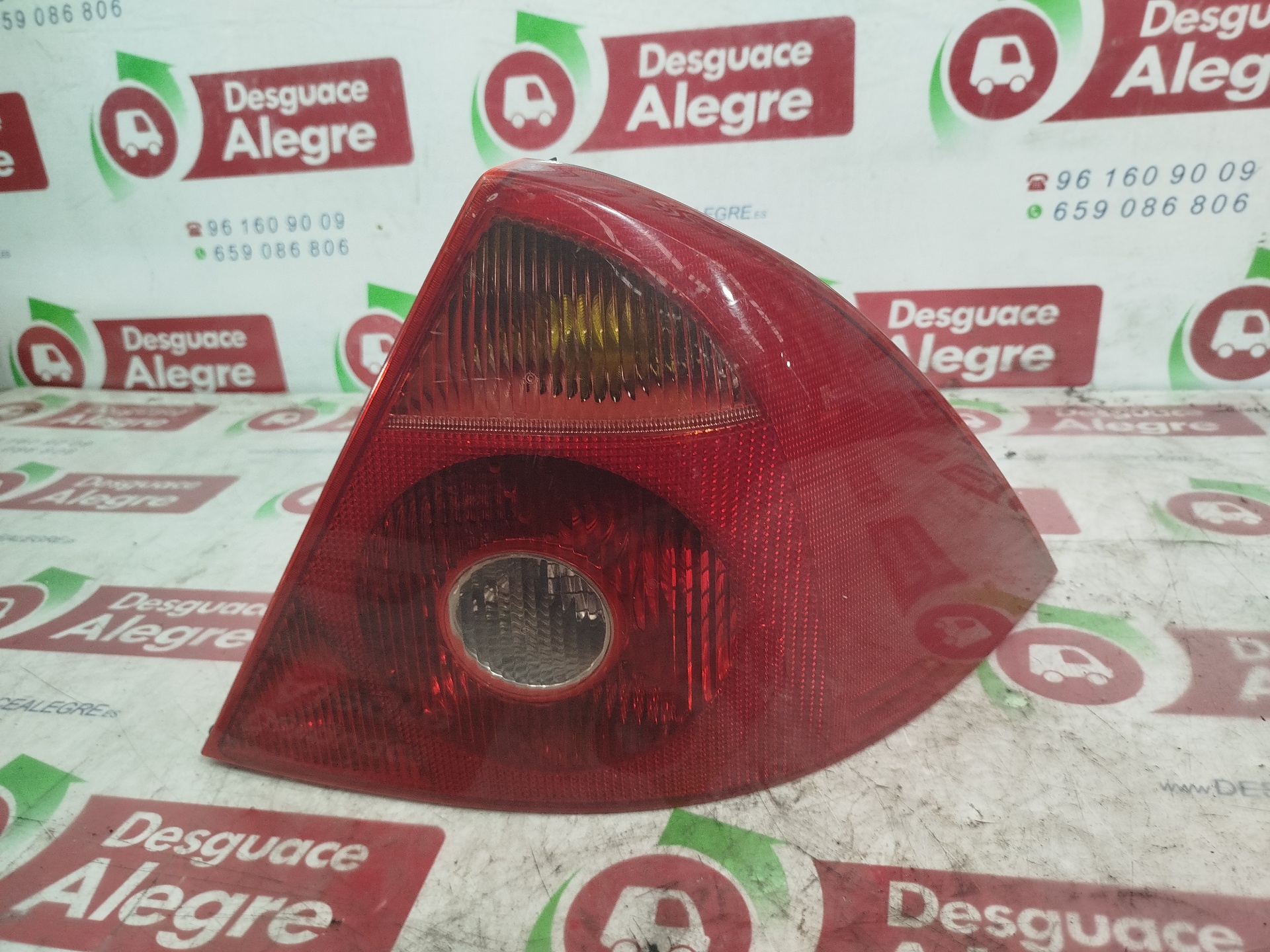 FORD Mondeo 3 generation (2000-2007) Rear Right Taillight Lamp 1S7113404A 24860239