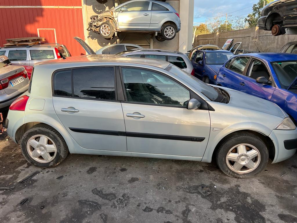 RENAULT Megane 2 generation (2002-2012) Противотуманка бампера передняя правая 8200074008 24801752