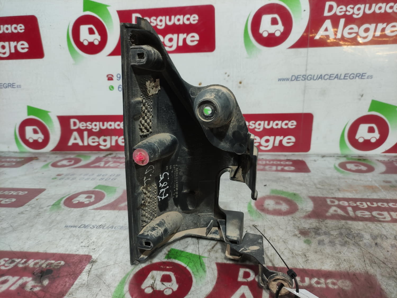 RENAULT Kangoo 2 generation (2007-2021) Galinio bamperio (buferio) dešinės pusės kampas 8200557183 24805470