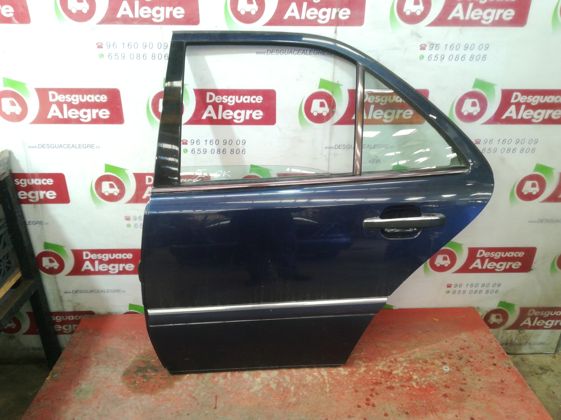 MERCEDES-BENZ C-Class W202/S202 (1993-2001) Porte arrière gauche 24812171