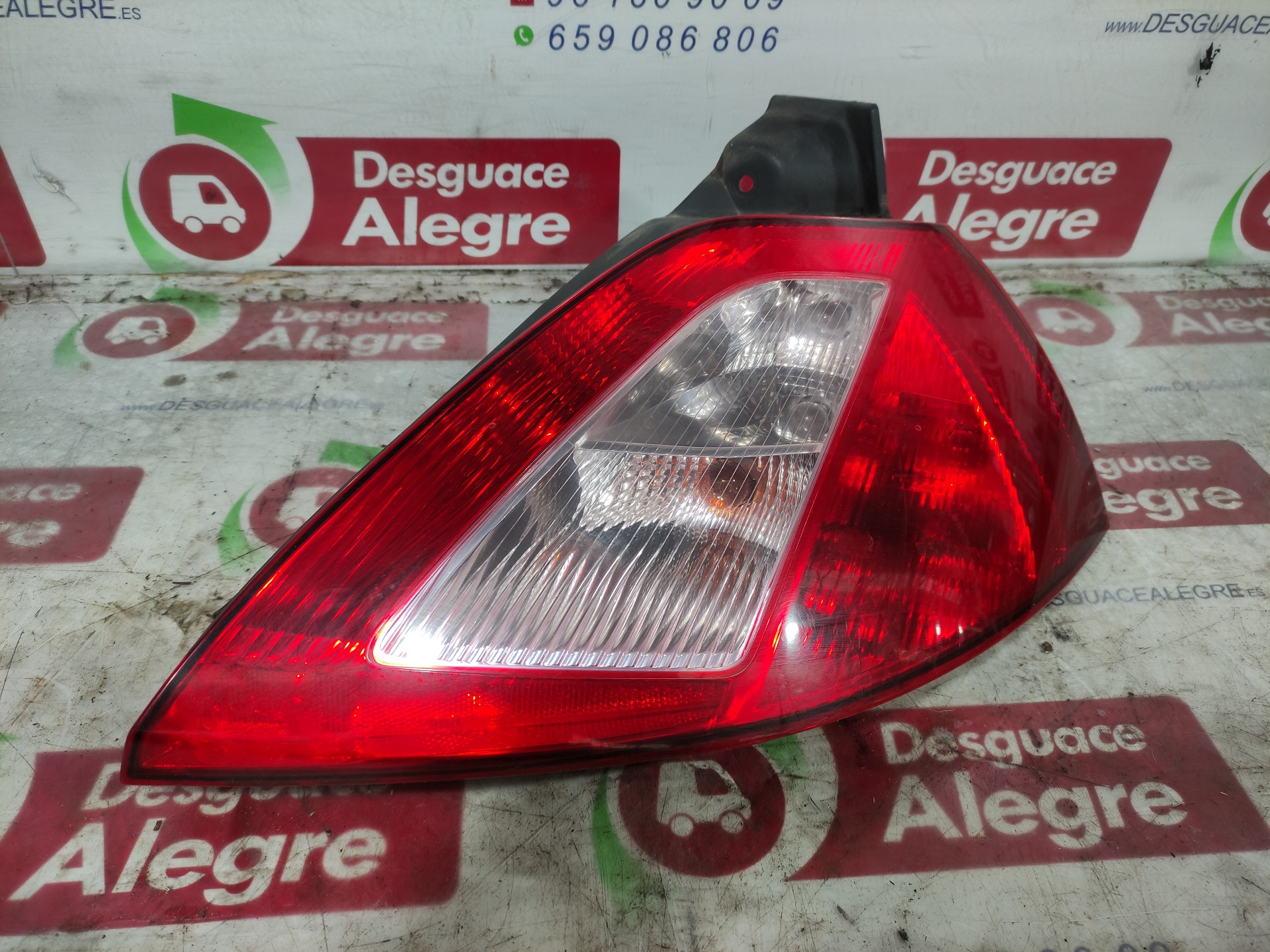 RENAULT Megane 2 generation (2002-2012) Rear Right Taillight Lamp 8200073237 24806582