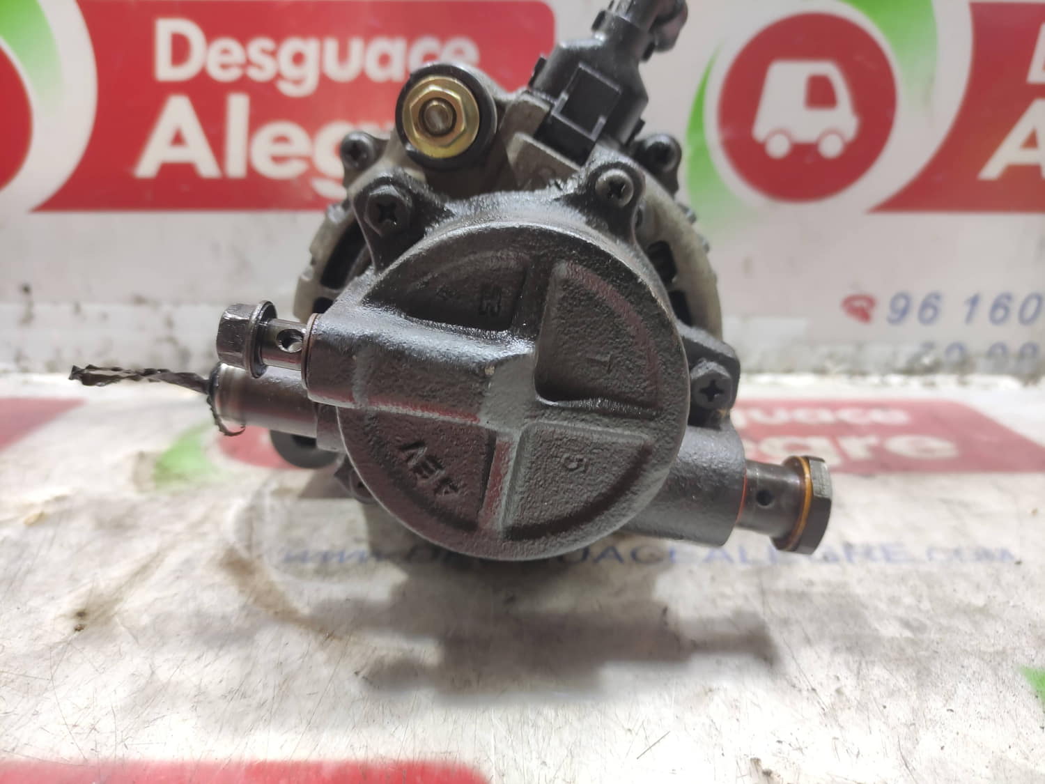 KIA Carens 2 generation (2002-2006) Alternator 3730027012 24799875