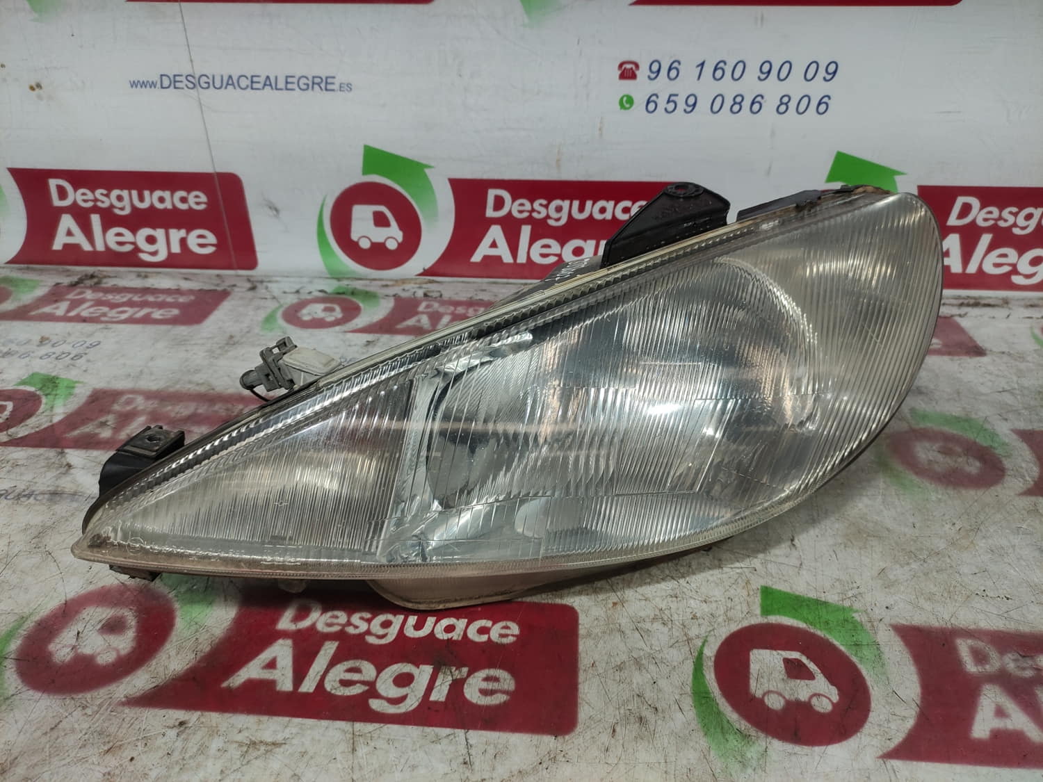 PEUGEOT 206 1 generation (1998-2009) Front Left Headlight 9640559580 24806303