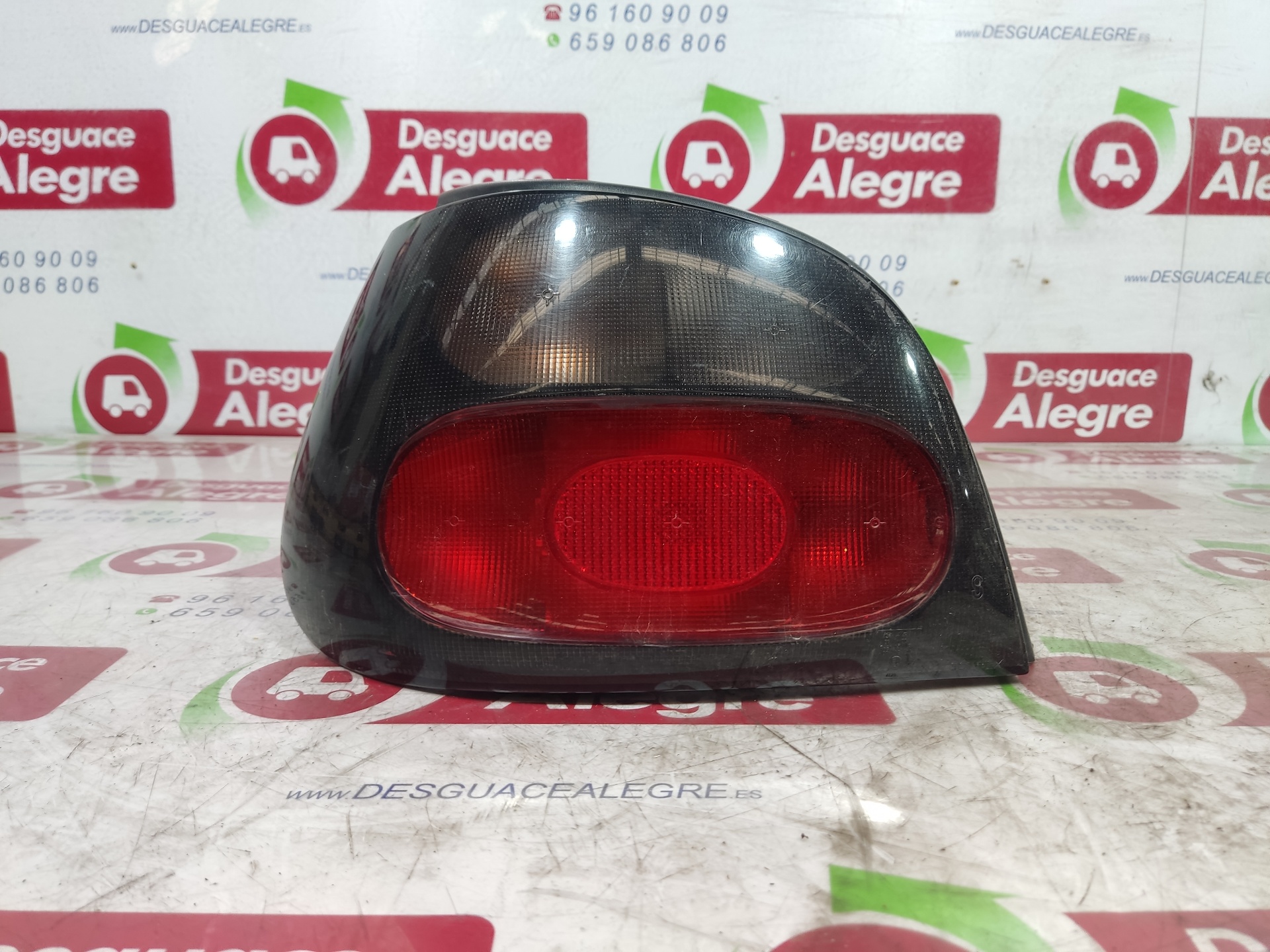 RENAULT Megane 1 generation (1995-2003) Bal hátsó lámpa 7700828137 24812780