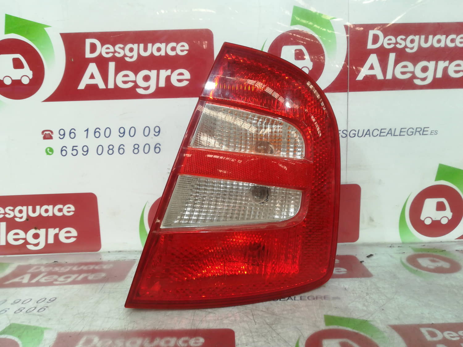 SKODA Fabia 6Y (1999-2007) Rear Right Taillight Lamp 6Y6945096B 24803387