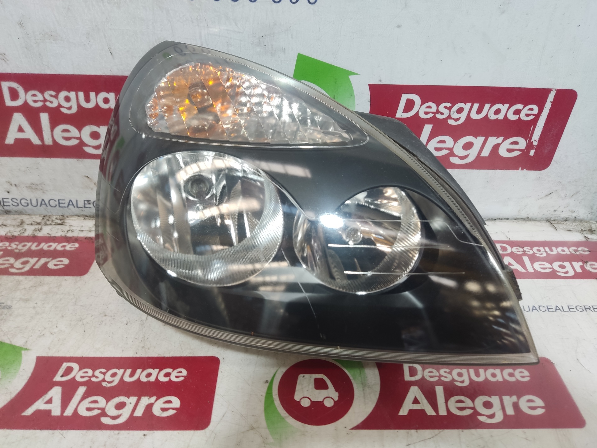 RENAULT Clio 3 generation (2005-2012) Front Right Headlight 15601800 24811749