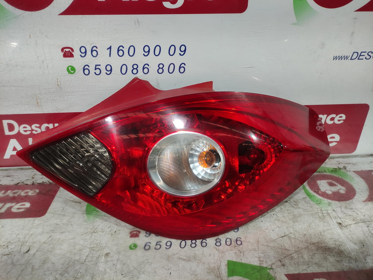 OPEL Corsa D (2006-2020) Rear Right Taillight Lamp 13186351 24806259