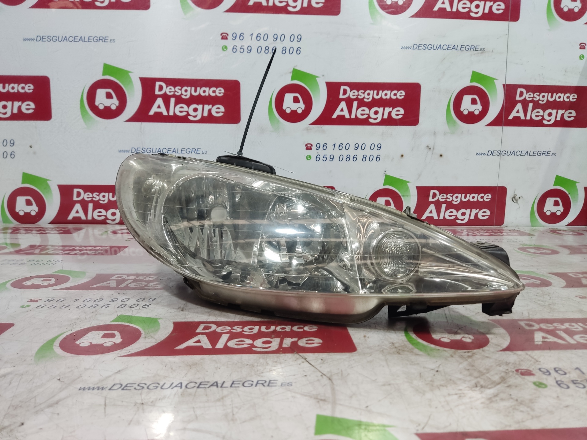 PEUGEOT 206 1 generation (1998-2009) Front Right Headlight 9628666780 24857355