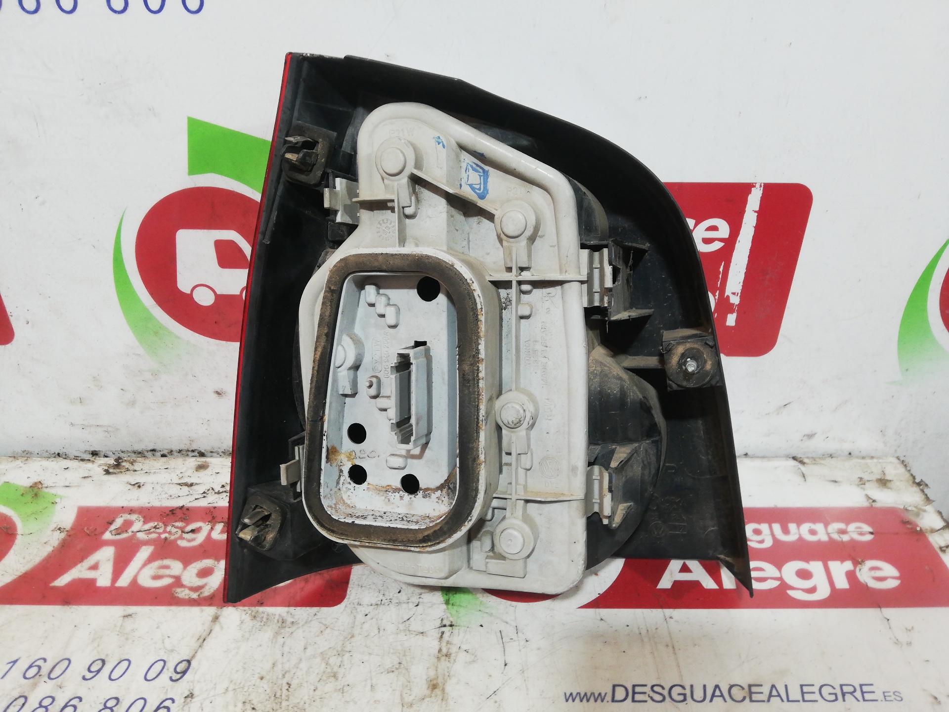 VOLKSWAGEN Polo 4 generation (2001-2009) Feu arrière droit 6Q6945096G 24812617