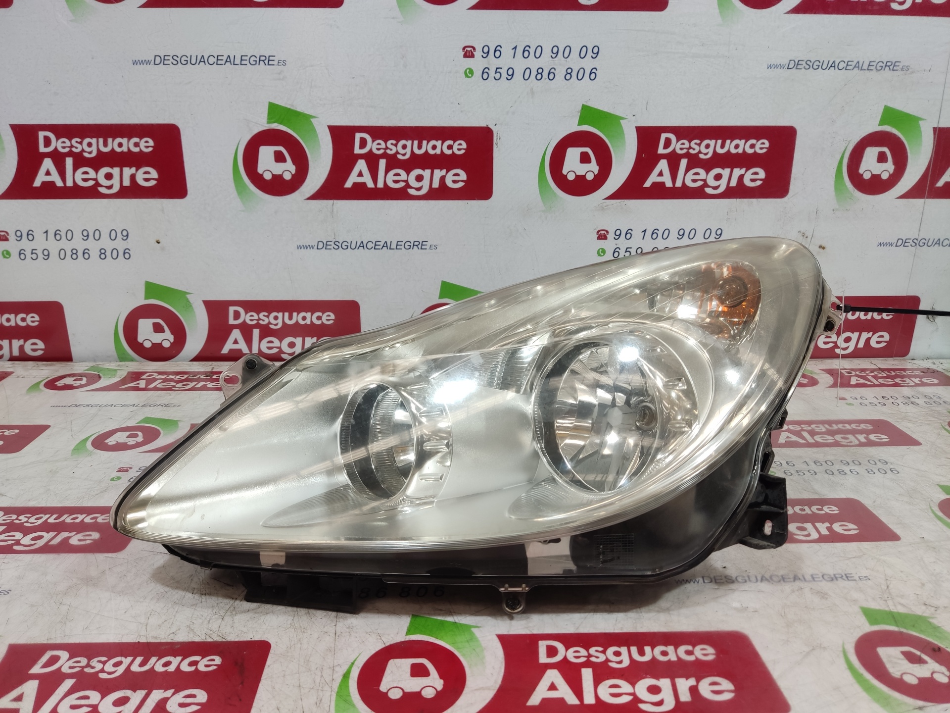 OPEL Corsa D (2006-2020) Front Right Headlight 89391389 24858981