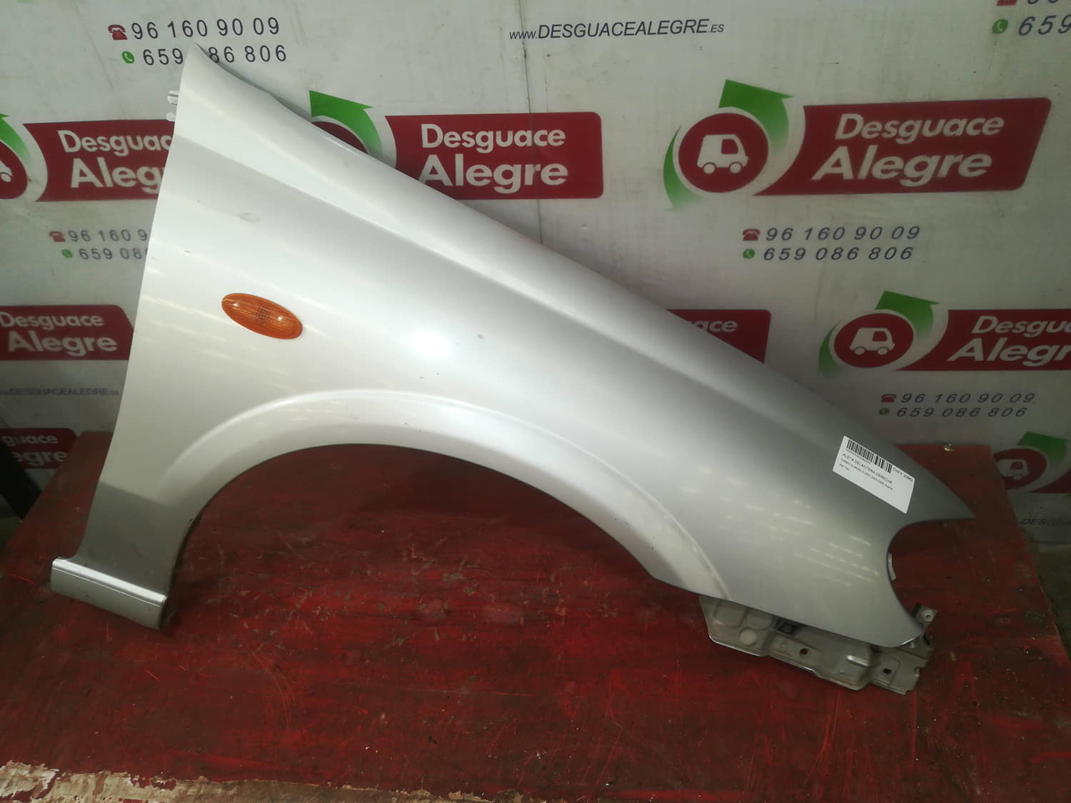 NISSAN Almera N16 (2000-2006) Крыло переднее правое 24803928