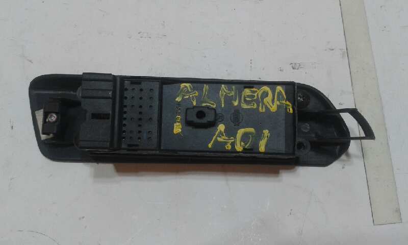 NISSAN Almera N16 (2000-2006) Кнопка стеклоподъемника передней левой двери 80961 24790303