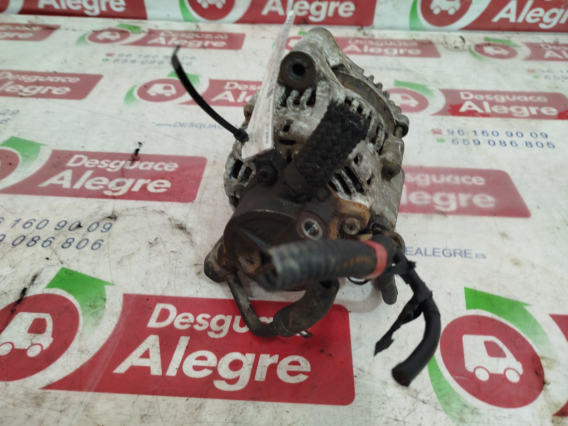 KIA Carens 2 generation (2002-2006) Alternator 3730027012 24860141