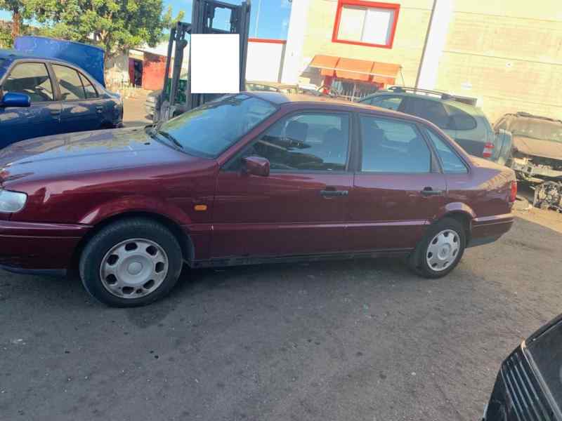 VOLKSWAGEN Passat B3 (1988-1993) Фонарь задний левый 24792893