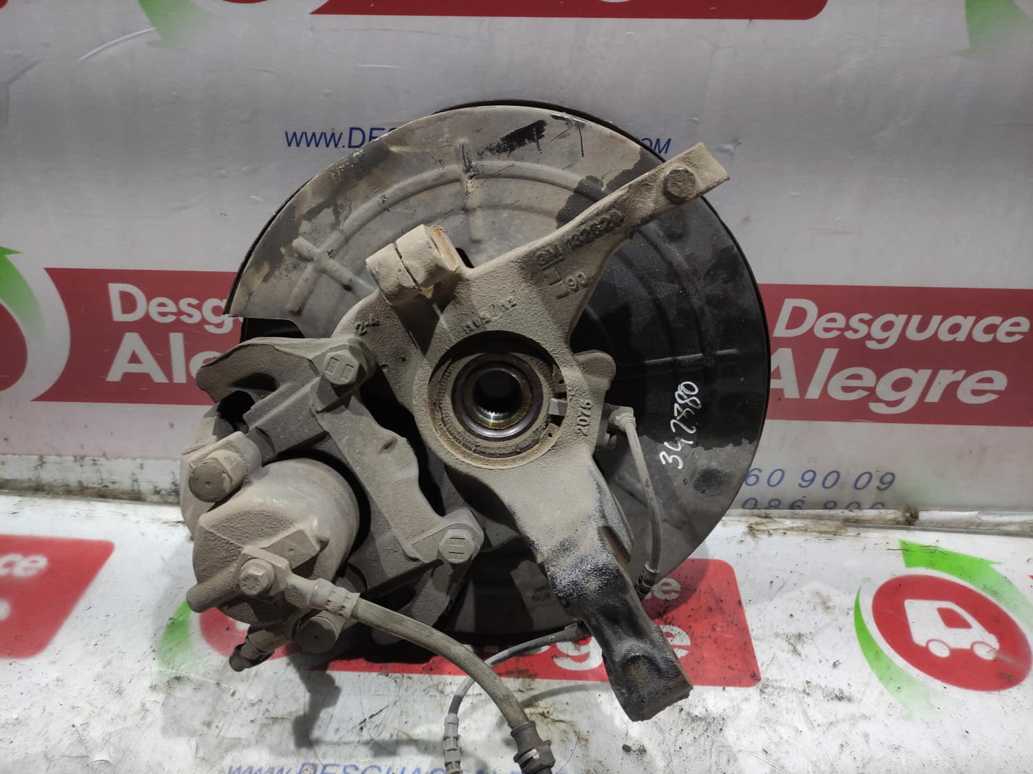 OPEL Meriva 2 generation (2010-2020) Front Left Wheel Hub 132620 24801180