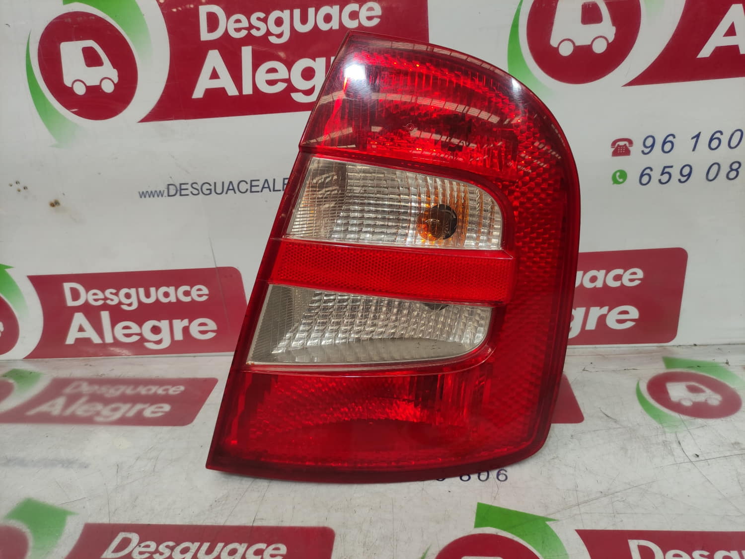 SKODA Fabia 6Y (1999-2007) Rear Right Taillight Lamp 6Y6945096B 24802926