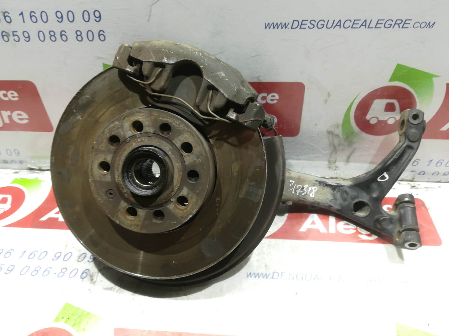 SKODA Superb 1 generation (2001-2008) Front Right Wheel Hub 8D0407258 24798585