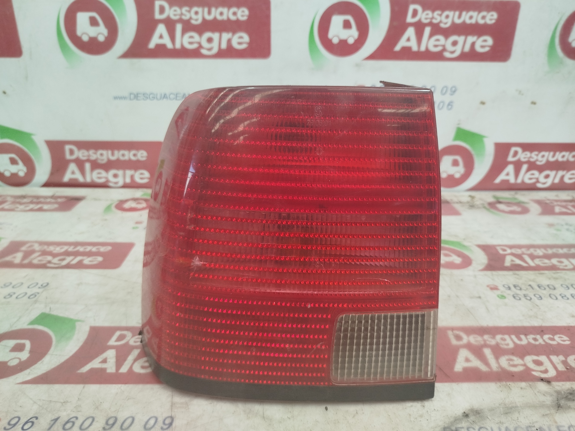 VOLKSWAGEN Passat B5 (1996-2005) Rear Left Taillight 3B5945095F 25213283