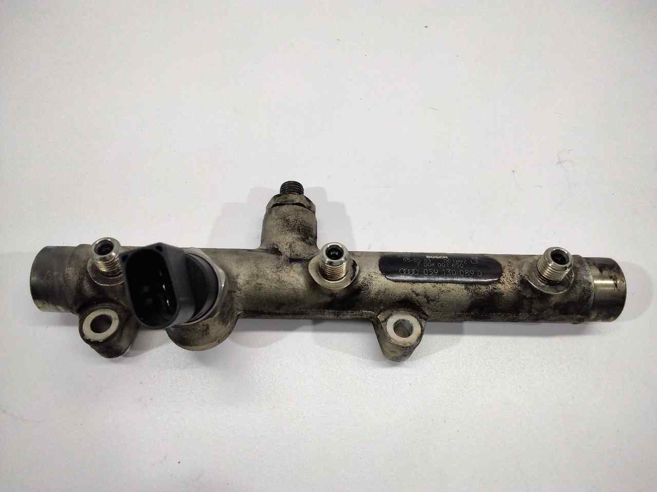 VOLKSWAGEN Touareg 1 generation (2002-2010) Fuel Rail 059130089D 19956499