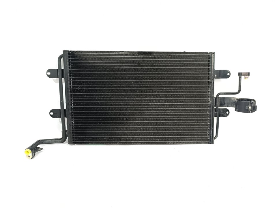 Condensador / radiador aire acondicionado AHF 4825941 de Audi A3 (8l1) 1997-2001 - pieza usada