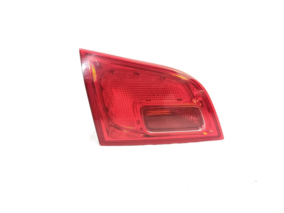 Piloto trasero izquierdo interior B16DTH 13282246 de Opel Astra j sports tourer (p10) 2010-2015 - pieza usada