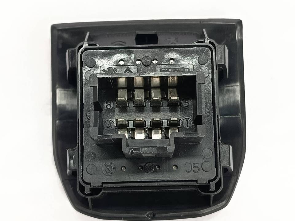 Mando elevalunas traseros 9674559377 de Citroen C-elysee (dd_) 2014-2017 - pieza usada