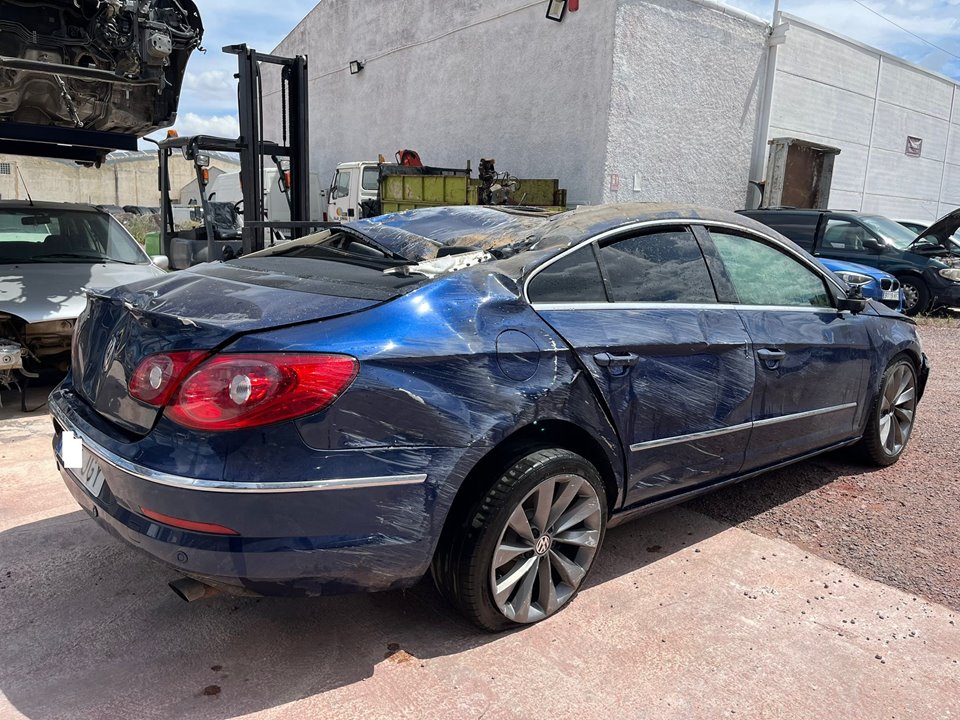 VOLKSWAGEN Passat CC 1 generation (2008-2017) Противотуманка бампера передняя правая 89205622 25352261