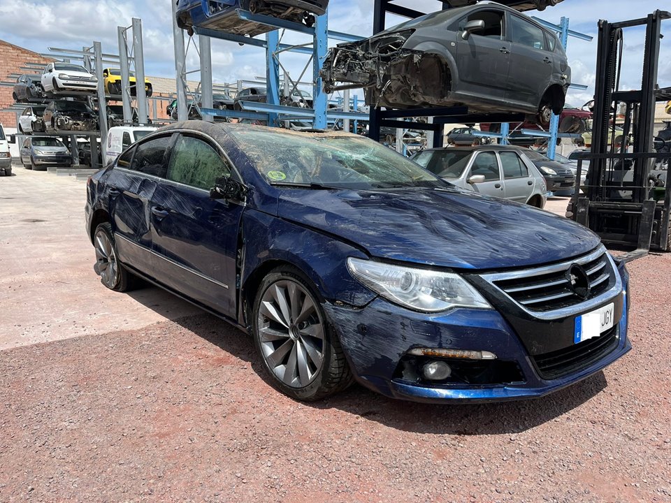 VOLKSWAGEN Passat CC 1 generation (2008-2017) Противотуманка бампера передняя правая 89205622 25352261