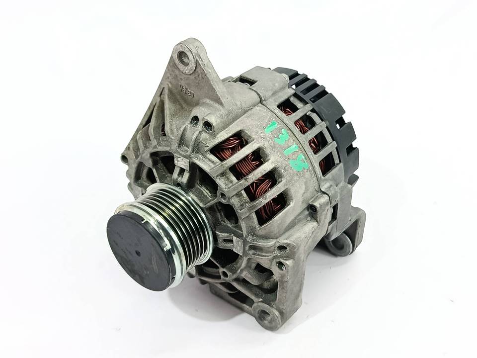 Alternator 8200054588 de Renault Scenic 1999-2001 - pieza usada