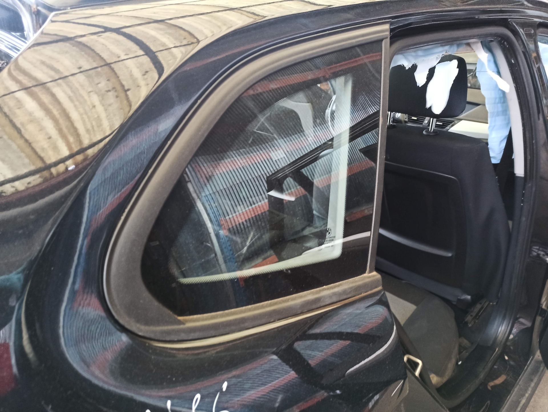 BMW X1 E84 (2009-2015) Фортка задняя правая 25200495