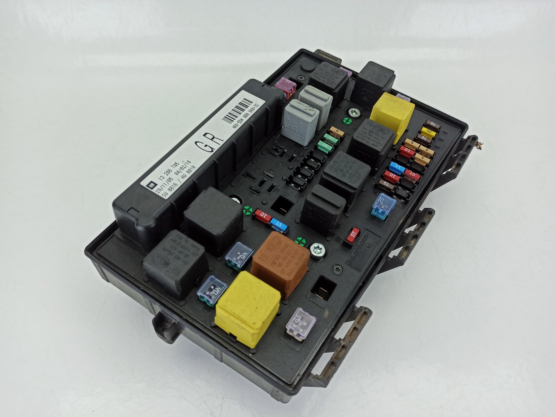 OPEL Astra J (2009-2020) Fuse Box 13206745 26026148