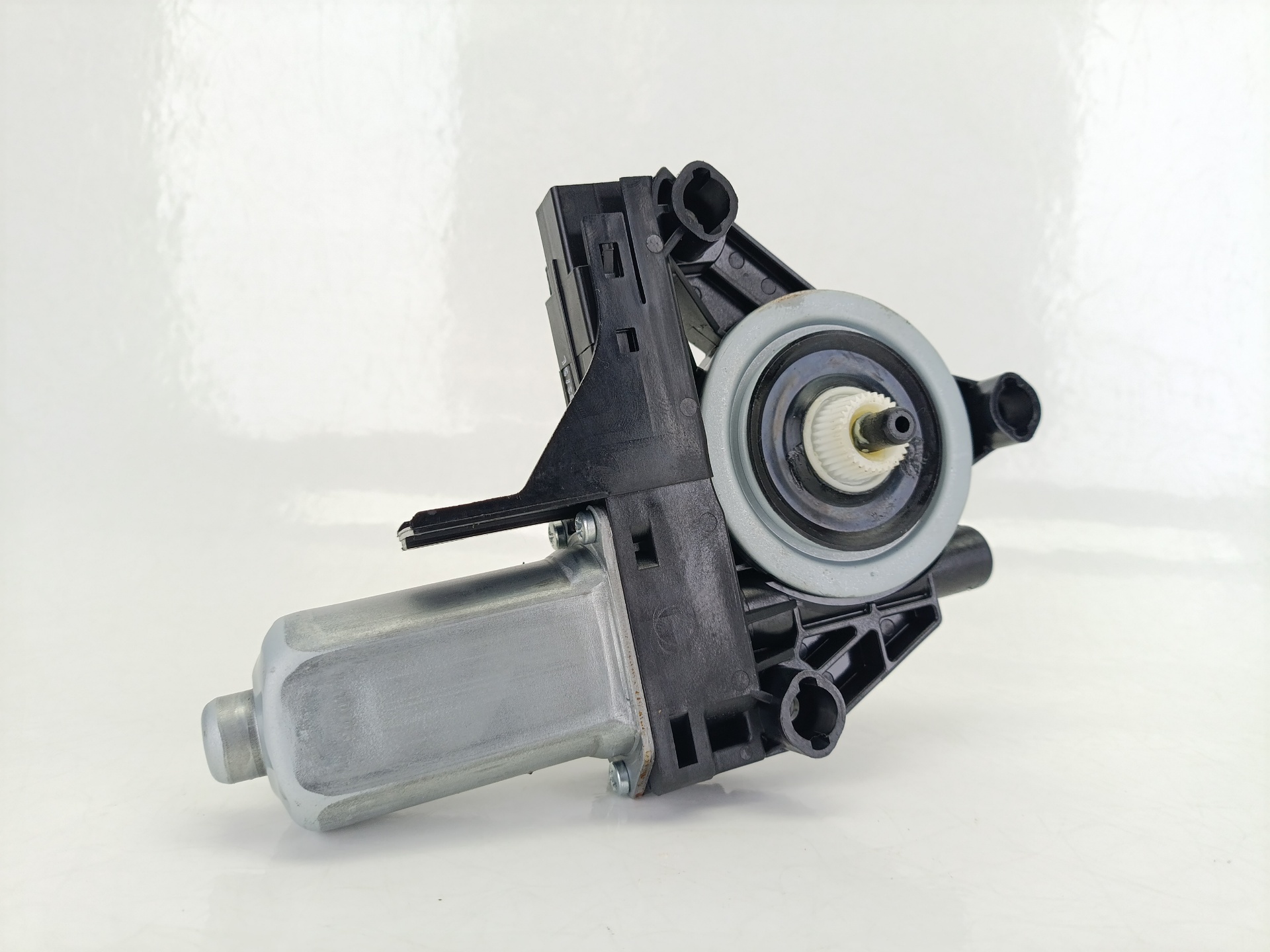 VOLVO V40 2 generation (2012-2020) Moteur de lève-vitre de porte avant gauche 966268103 24976213