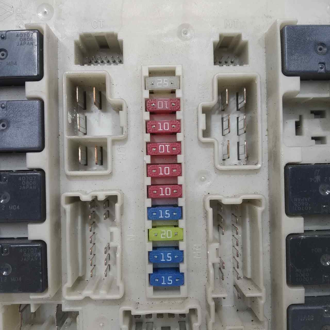 RENAULT Modus 1 generation (2004-2012) Fuse Box 25195275