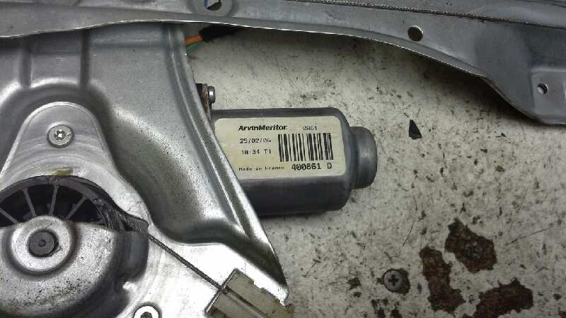 RENAULT Clio 3 generation (2005-2012) Priekinių dešinių durų stiklo pakelėjas 8200291147 24679605