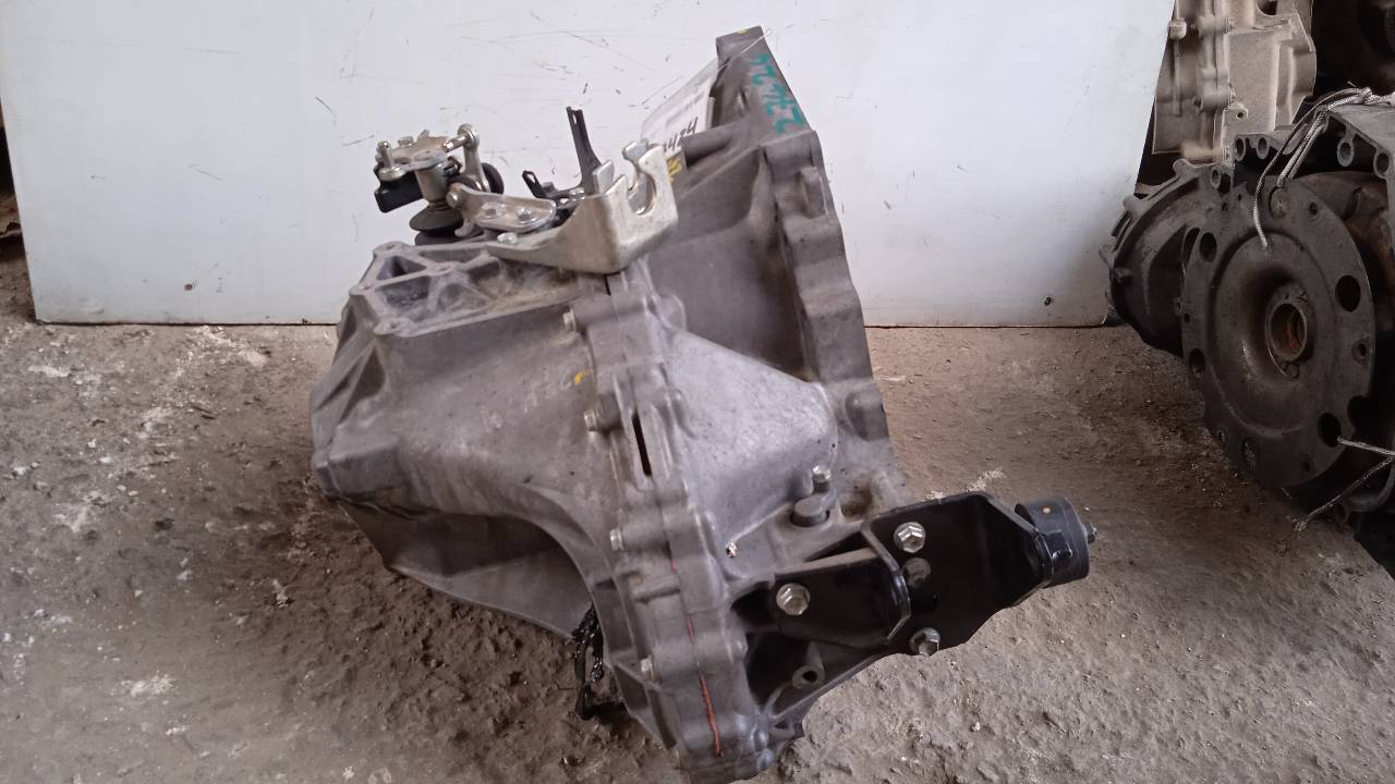 TOYOTA Avensis T27 Gearbox A8206065 22760096