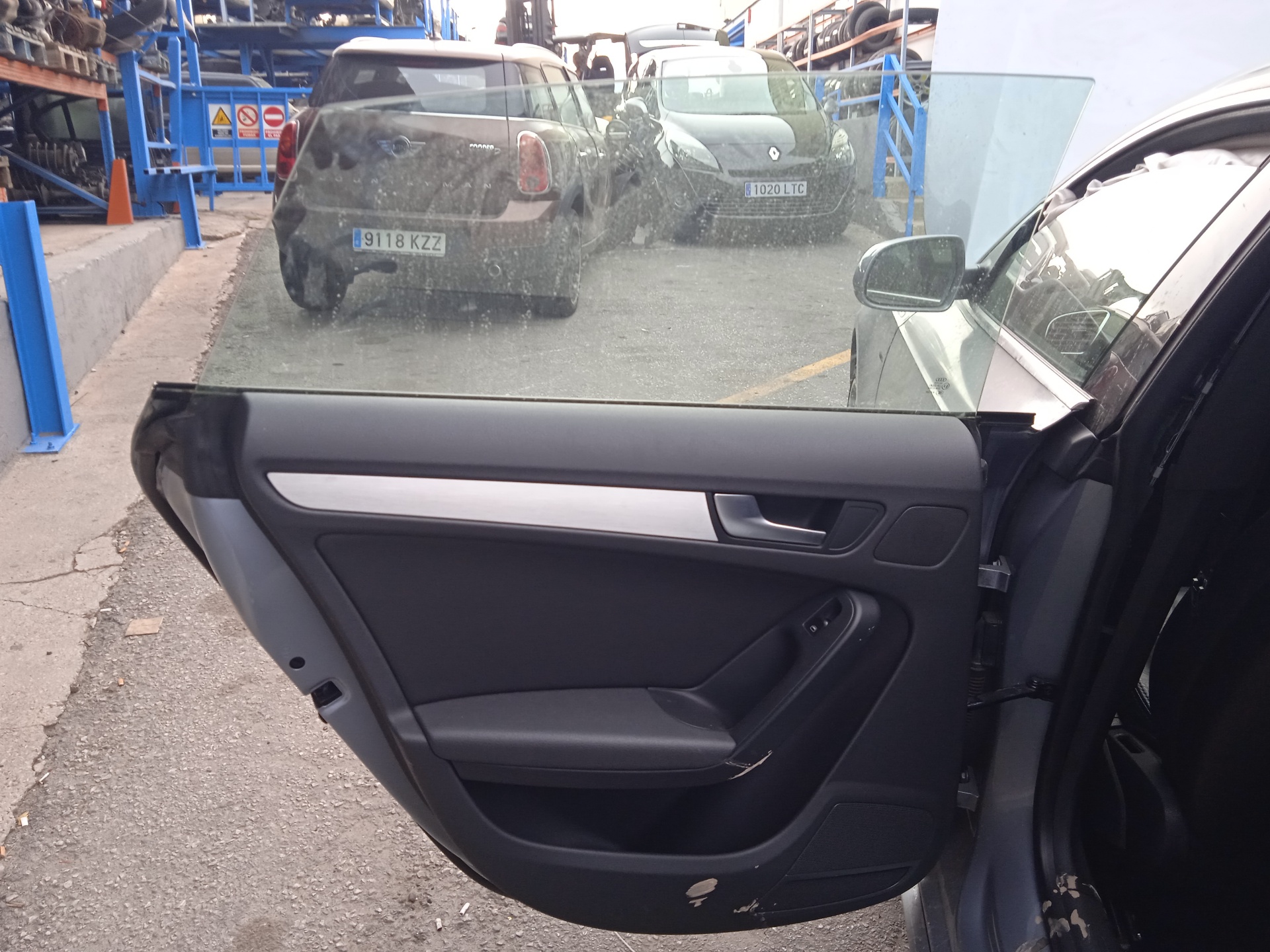 AUDI A5 Sportback Aizmugurējo kreiso durvju loga pacēlāja motorīts 8K0959802A 25222589