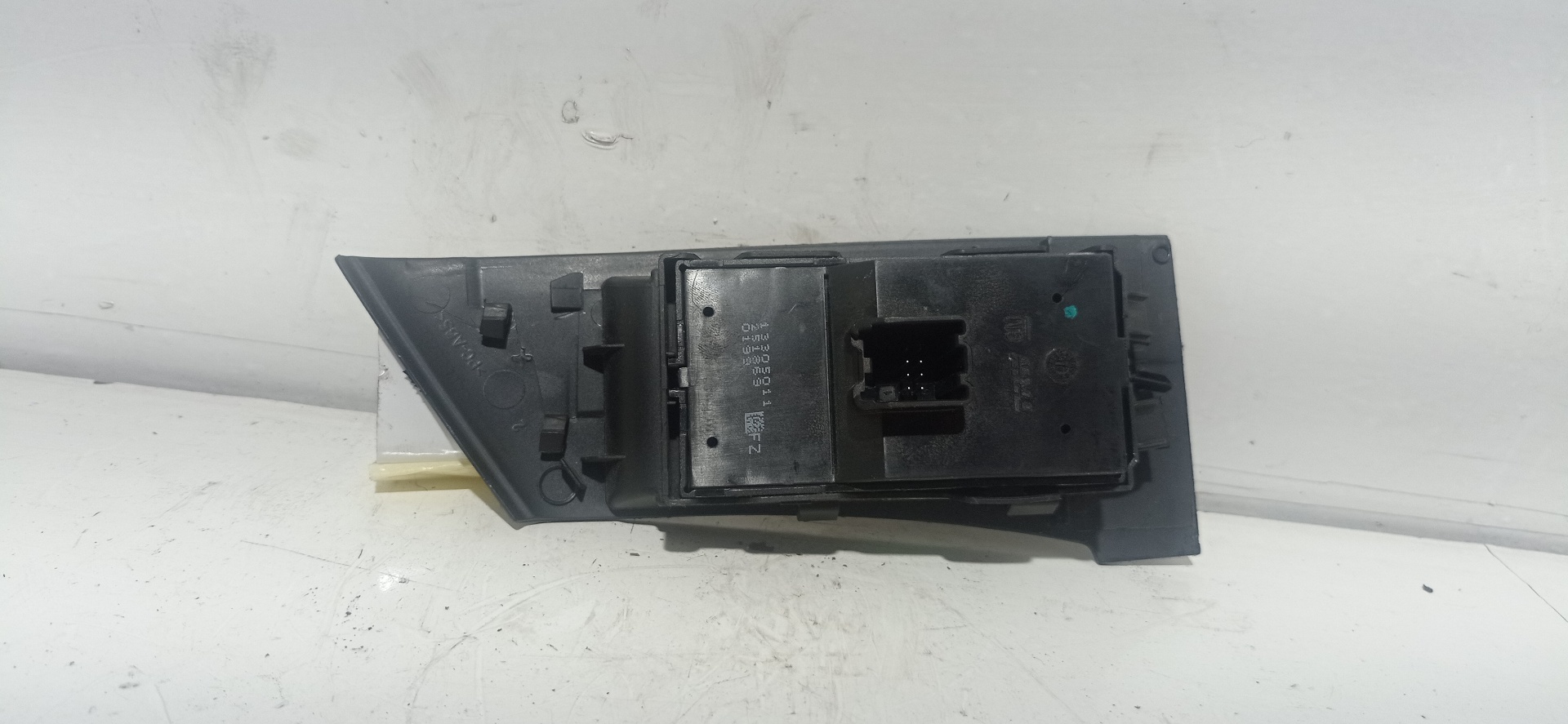 OPEL Astra J (2009-2020) Vasemman etuoven ikkunan kytkin 13305011 25221794